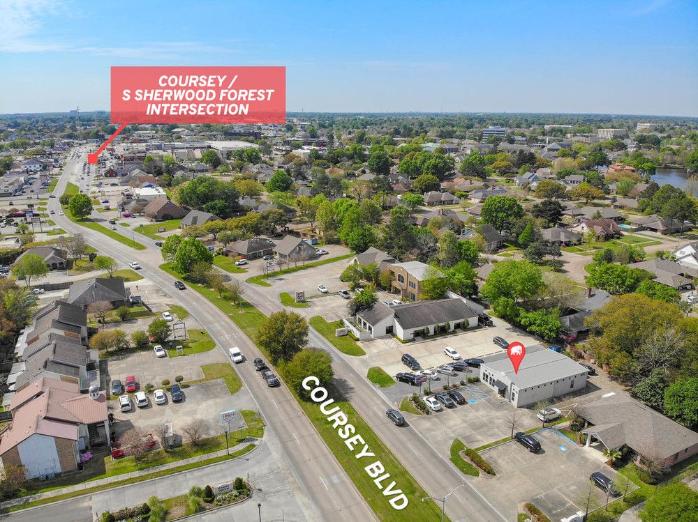 Versatile Space on Busy Coursey Blvd: 12055 Coursey Blvd, Baton Rouge, LA 70816